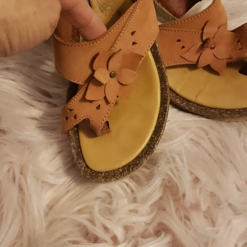Massimo Caponi Sandals size 8‎
